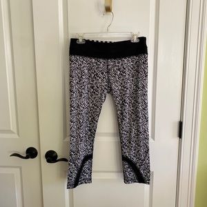 Lululemon patterned crop leggings